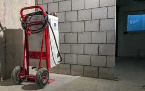 Mobile Heizung elektrisch im Keller eines Hauses